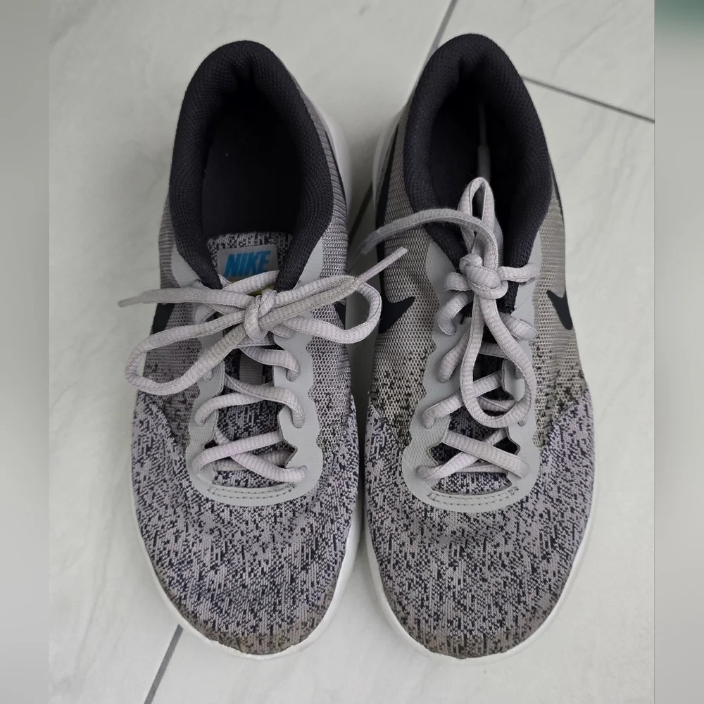 Nike Flex Contact gray size 5Y